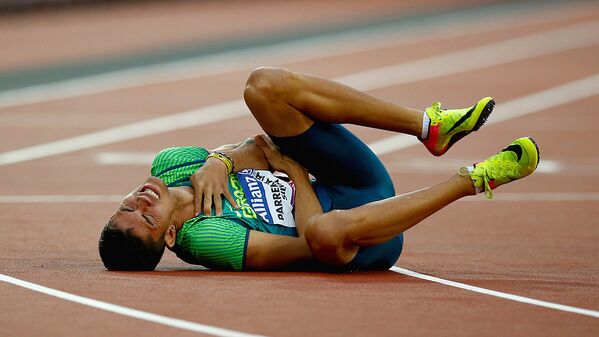 Brazil's Rodrigo Parreira Da Silva goes down after the Men's 200m T36 - Sputnik Узбекистан