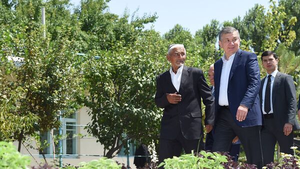 Президент побывал в саду Аминжона Муҳаммаджонова, проживающего в махалле Гулистон Паркентского района - Sputnik Узбекистан