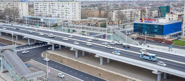 Автомобильное движение в Ташкенте Автомобильное движение в Ташкенте - Sputnik Ўзбекистон