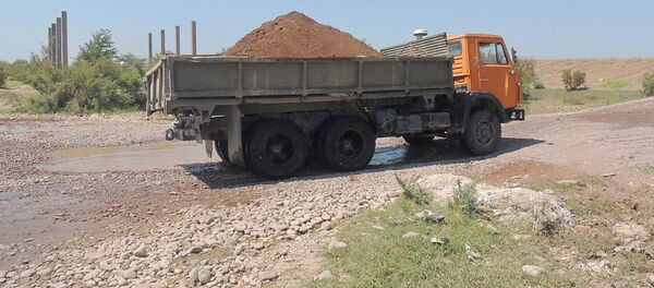 Экологический рейд по руслу реки Ахангаран с целью выявления незаконной хозяйственной деятельности Экологический рейд по руслу реки Ахангаран с целью выявления незаконной хозяйственной деятельности - Sputnik Ўзбекистон