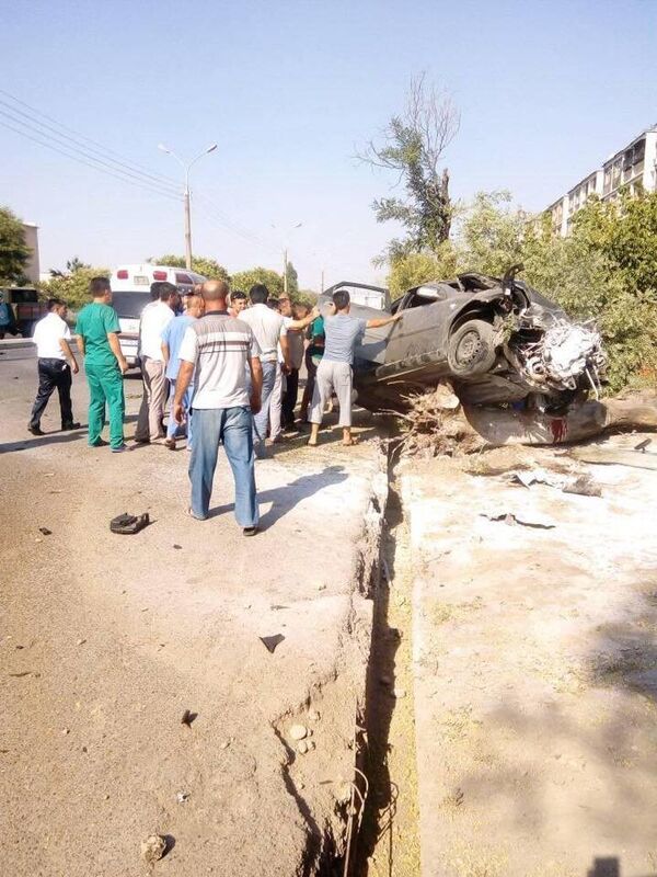 В Ташкенте автомобиль Ласетти врезался в дерево на скорости 120 км/ч В Ташкенте автомобиль Ласетти врезался в дерево на скорости 120 км/ч - Sputnik Узбекистан