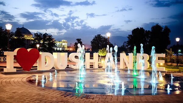 В столице Таджикистана появилась инсталляция в форме фразы I love Dushanbe - Sputnik Узбекистан