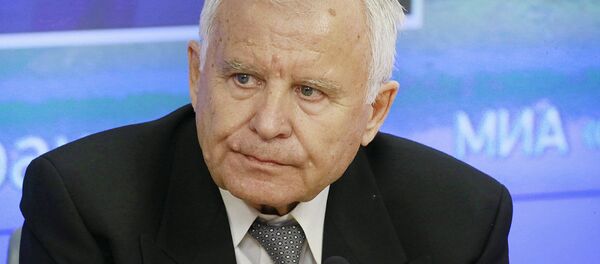 Председатель комиссии по гражданской авиации Общественного совета Ространснадзора, заслуженный пилот СССР Олег Смирнов Председатель комиссии по гражданской авиации Общественного совета Ространснадзора, заслуженный пилот СССР Олег Смирнов - Sputnik Узбекистан