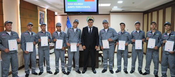 Меҳнат вазирлигида мигрантларни Россияга кузатиш маросими Меҳнат вазирлигида мигрантларни Россияга кузатиш маросими - Sputnik Ўзбекистон