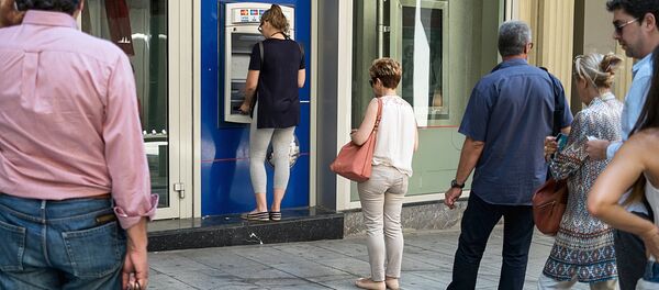 Очередь у банкомата Очередь у банкомата - Sputnik Ўзбекистон