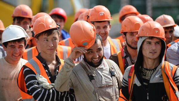 Рабочие на строительной площадке, архивное фото - Sputnik Узбекистан