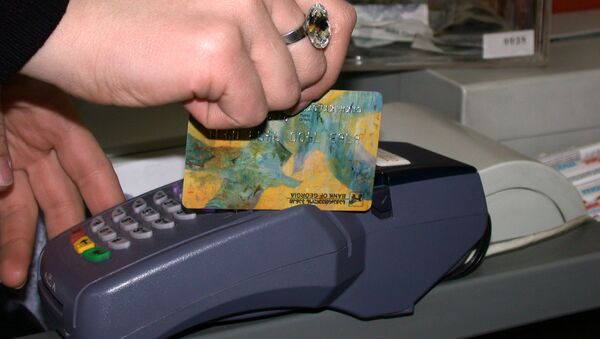 Оплата покупки через терминал пластиковой банковской картой - Sputnik Ўзбекистон