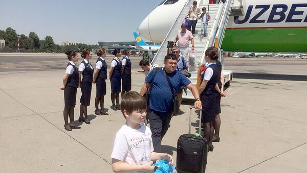 Пассажиры первого рейса Нью-Йорк-Ташкент - Sputnik Узбекистан
