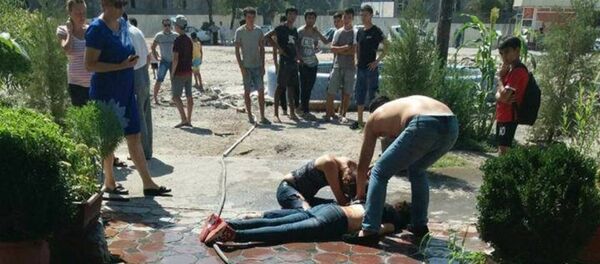 Хулиган ударил ножом девушку в кафе Хулиган ударил ножом девушку в кафе - Sputnik Ўзбекистон