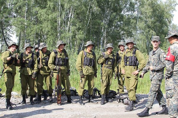 Участники соревнований Отличники военной разведки на АрМИ-2017 Участники соревнований Отличники военной разведки на АрМИ-2017 - Sputnik Узбекистан