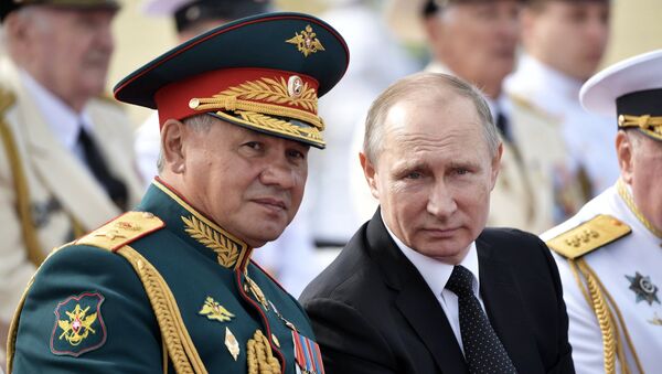 Prezident RF V. Putin prinimayet uchastiye v torjestvax po sluchayu Dnya VMF RF - Sputnik Oʻzbekiston