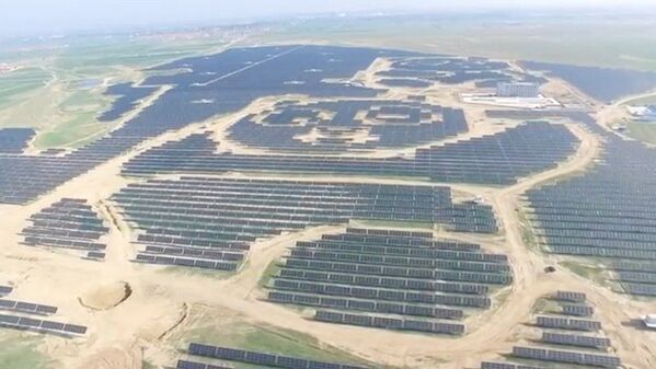 Вид с воздуха на станцию солнечной энергии в Китае - Sputnik Узбекистан