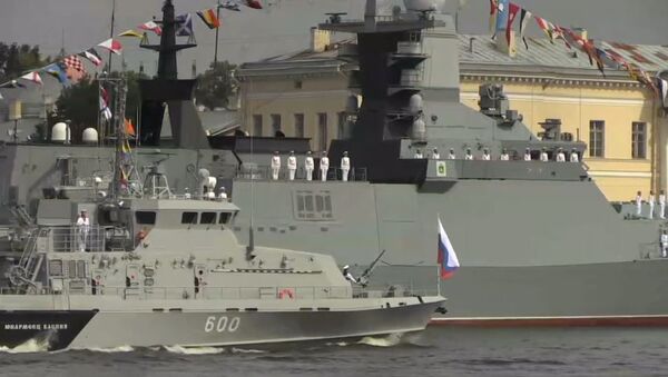 Военно-морской парад в Санкт-Петербурге в честь Дня ВМФ - Sputnik Ўзбекистон