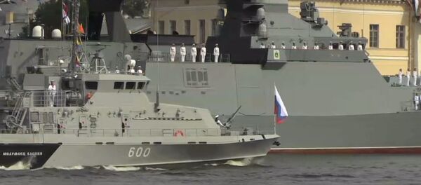 Военно-морской парад в Санкт-Петербурге в честь Дня ВМФ - Sputnik Узбекистан