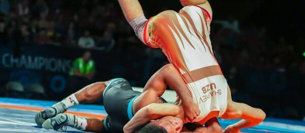 Иса Шапиев и Джон Марк Холл Иса Шапиев и Джон Марк Холл - Sputnik Узбекистан