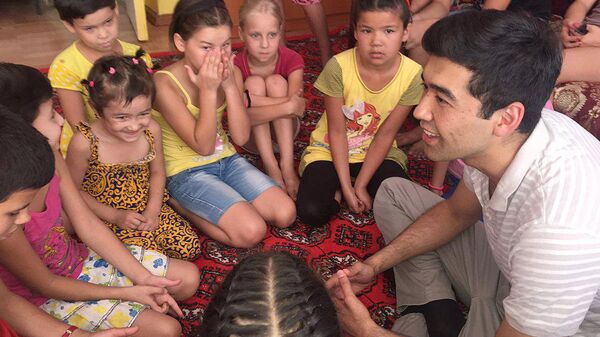 Zamestititel ministra Saʼdullayev posetil detskiy dom v Navoinskoy oblasti - Sputnik Oʻzbekiston