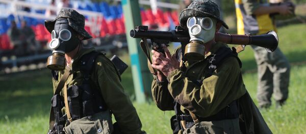 Военнослужащие команды Узбекистана во время прохождения этапа Тропа разведчика на конкурсе Отличники войсковой разведки Военнослужащие команды Узбекистана во время прохождения этапа Тропа разведчика на конкурсе Отличники войсковой разведки - Sputnik Узбекистан