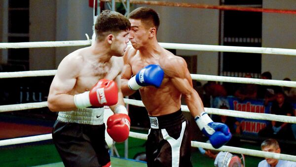 Алишер Хабибулаев и Бахтиёр Мирзомухаммад на боксерском турнире Таджикистан vs Узбекистан - Sputnik Узбекистан