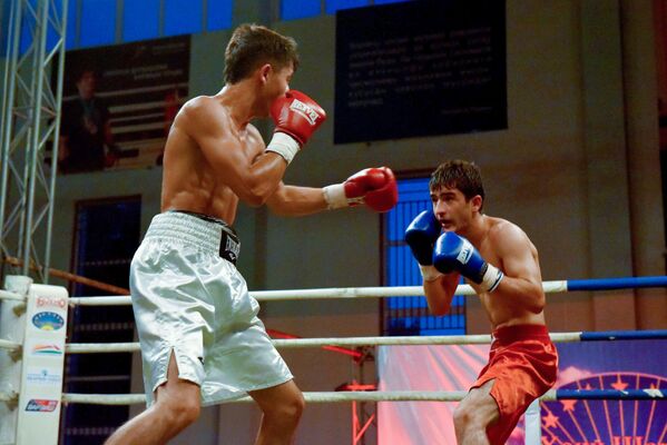Оятулло Якубов и Билол Холов на боксерском турнире Таджикистан vs Узбекистан - Sputnik Узбекистан