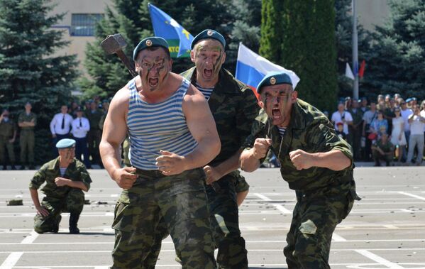 Десантники выступают на празднике дня ВДВ в Ставропольском крае - Sputnik Узбекистан