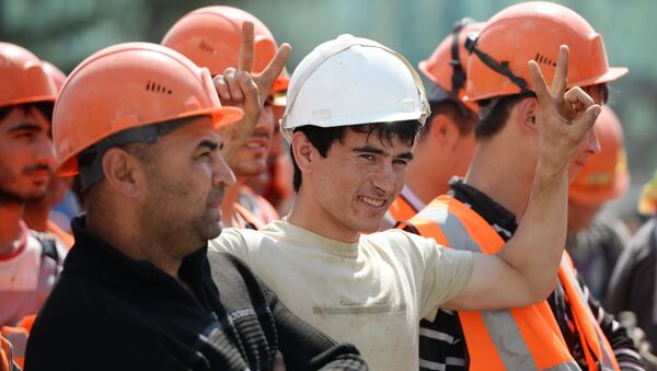 Рабочие на строительной площадке - Sputnik Узбекистан