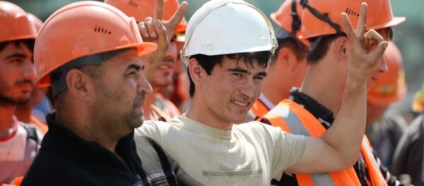 Рабочие на строительной площадке Рабочие на строительной площадке - Sputnik Ўзбекистон