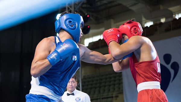 Узбекистанец Шахрух Алматов на чемпионате Азии по боксу среди юниоров в Фидиппинах - Sputnik Узбекистан