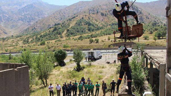 Соревнования по спасательному многоборью среди профессиональных спасательных формирований Министерства по чрезвычайным ситуациям республики Узбекистан - Sputnik Узбекистан