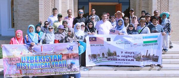 Туристы-паломники из Малайзии и Индонезии в Узбекистане Туристы-паломники из Малайзии и Индонезии в Узбекистане - Sputnik Ўзбекистон