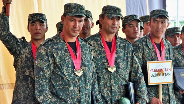 Узбекистанцы на конкурсе Отличники войсковой разведки - Sputnik Узбекистан