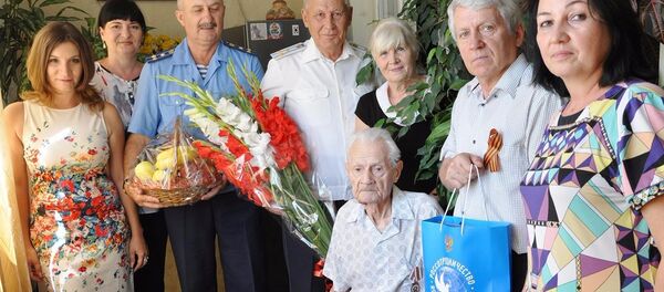 В Ташкенте отметили 100-летний юбилей ветерана Великой Отечественной войны - Sputnik Узбекистан