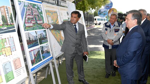 Шавкат Мирзиёев ознакомился с возводимыми в Алмалыке жилыми домами - Sputnik Узбекистан