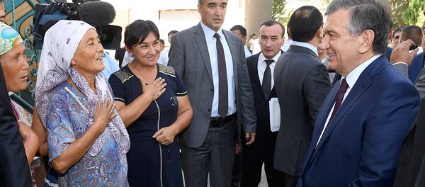 Шавкат Мирзиёев ознакомился с возводимыми в Алмалыке жилыми домами - Sputnik Узбекистан