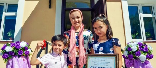 V Samarkande maloimushim semyam podarili doma V Samarkande maloimushim semyam podarili doma - Sputnik O‘zbekiston