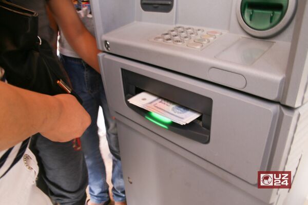 На рынках Ташкента заработали банкоматы для выдачи наличных На рынках Ташкента заработали банкоматы для выдачи наличных - Sputnik Ўзбекистон