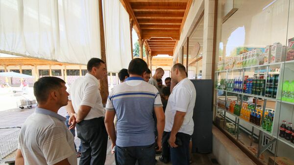 На рынках Ташкента заработали банкоматы для выдачи наличных На рынках Ташкента заработали банкоматы для выдачи наличных - Sputnik Ўзбекистон