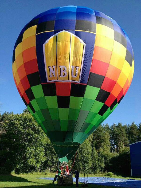 На Чарвакском водохранилище был проведен тестовый запуск первого в Узбекистане воздухоплавательного аппарата — теплового аэростата - Sputnik Узбекистан