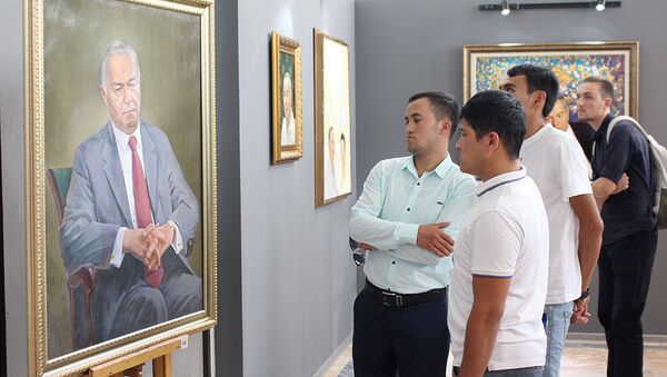 Выставка портретов Ислама Каримова в Ташкенте - Sputnik Ўзбекистон