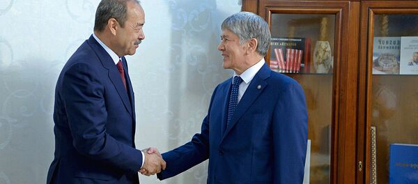 Премьер-министр Узбекистана Абдулла Арипов встретился с президентом Кыргызстана Алмазбеком Атамбаевым - Sputnik Ўзбекистон