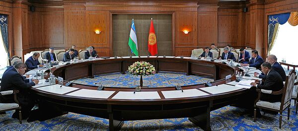 Заседание Межправительственной комиссии по двустороннему сотрудничеству между Кыргызской Республикой и Республикой Узбекистан Заседание Межправительственной комиссии по двустороннему сотрудничеству между Кыргызской Республикой и Республикой Узбекистан - Sputnik Узбекистан