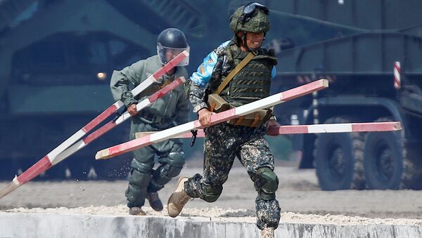 Военнослужащие Узбекистана участвуют в конкурсе Безопасный маршрут на Международных армейских играх 2017 года на военном полигоне Андреевский недалеко от Тюмени - Sputnik Узбекистан
