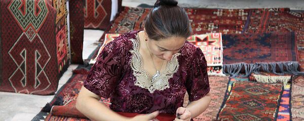 Katta kokrakli ayol sutyenli fotosuratda Omskda jinsiy aloqa video