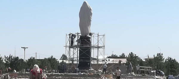 В Самарканде установили памятник Исламу Каримову В Самарканде установили памятник Исламу Каримову - Sputnik Узбекистан