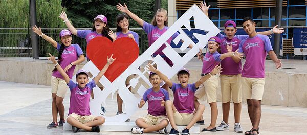 Дети из Узбекистана во время смены Института Пушкина Русский язык в Артеке - Sputnik Узбекистан