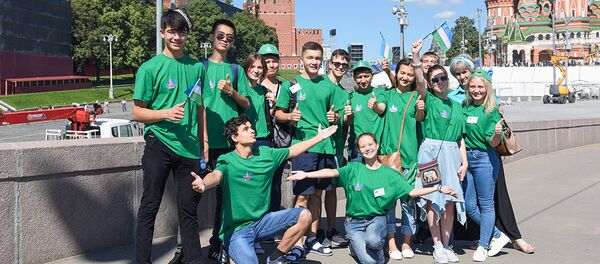 Участники образовательного проекта Здравствуй, Россия! из Узбекистана в Москве Участники образовательного проекта Здравствуй, Россия! из Узбекистана в Москве - Sputnik Узбекистан