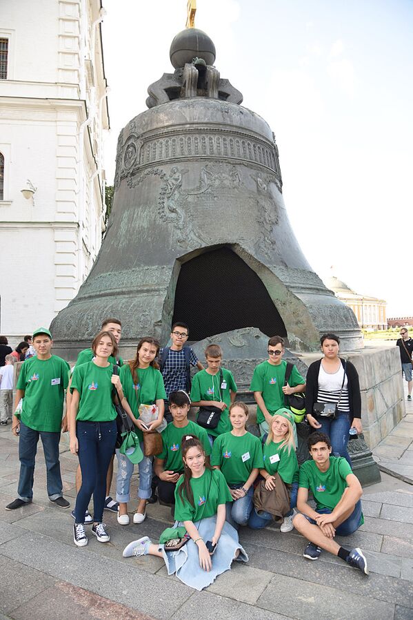 Участники образовательной программы Здравствуй, Россия! из Узбекистана в Москве - Sputnik Узбекистан