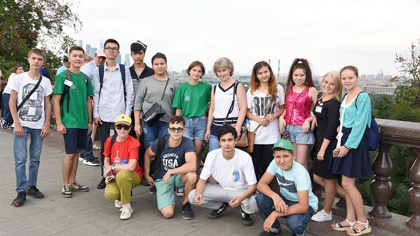 Участники образовательной программы Здравствуй, Россия! из Узбекистана в Москве - Sputnik Узбекистан
