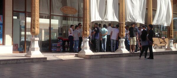 Очередь у банкомата в Ташкенте - Sputnik Узбекистан