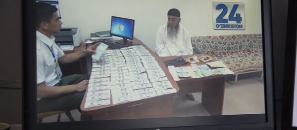 Просмотр сюжета про задержание жителя Самаркандда, который отправлялся в хадж и пытался провезти опий Просмотр сюжета про задержание жителя Самаркандда, который отправлялся в хадж и пытался провезти опий - Sputnik Ўзбекистон