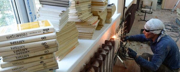 Мактабни янги ўқув йилига тайёрлаш Мактабни янги ўқув йилига тайёрлаш - Sputnik Ўзбекистон